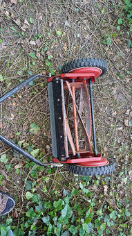 Vřetenová ruční sekacka travy RST 450