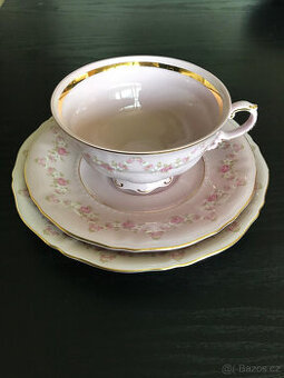 Čajová souprava z růžového porcelánu