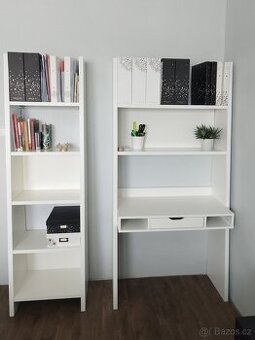 Psací stůl s knihovnou.