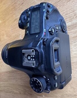 Digitální zrcadlovka Canon EOS 70D s objektivem 18–55 mm