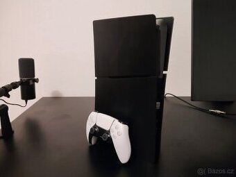 PS5 Slim + Hry