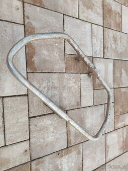 Jawa kyvacka, panelka - ochranný ram