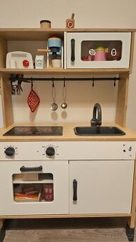 Dětská dřevěná kuchyňka