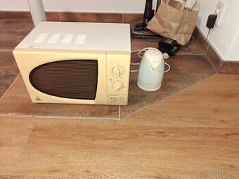 mikrovlná trouba + rychlovarná konvice