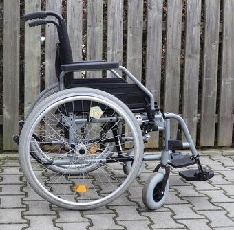 127-Mechanický invalidní vozík Vital