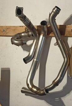 Ducati 1098 - výfukové svody