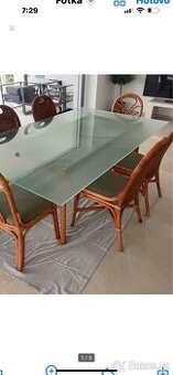 Masivní ratanový stůl, 6 ratanových židli