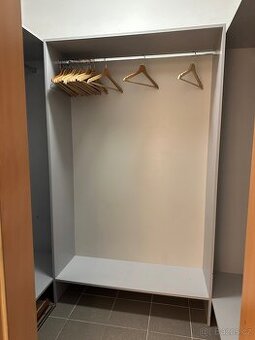 Šatna / šatní skříně