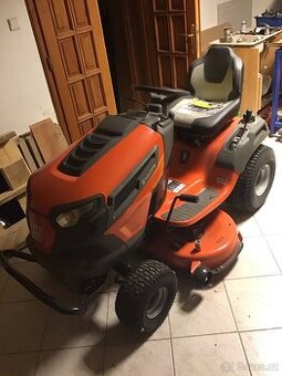 Nový zahradní traktor Husqvarna TS 142