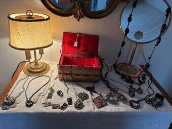 Prodám staré náhrdelníky náušnice