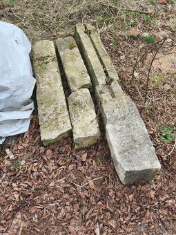 Pískovcové sloupky