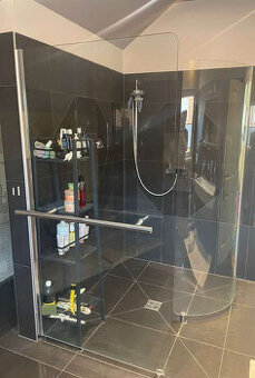 Sprchová skleněná zástěna půlkulatá - šnek