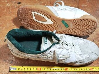 Sálové boty zn.  HI-TEC ( 32,5 cm )