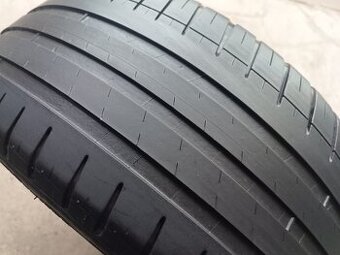 225/40 R18 MICHELIN (0215)