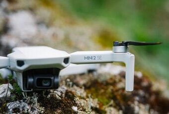 DRON DJI Mini 2 SE /ZÁRUKA 5.LET/KOUPEN PROSINEC 2024