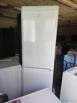 Prodám lednici značky Indesit výška 180 cm