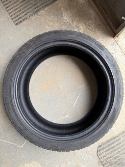 Celoroční pneu Vredestein 235/40 R19 - 1