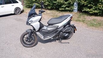 Aprilia SR gt 200