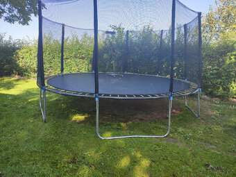 Trampolína