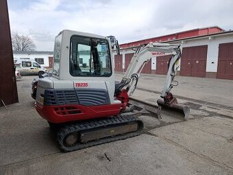 Takeuchi 235
