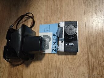 Fotoaparát Zenit E + blesk mechanika