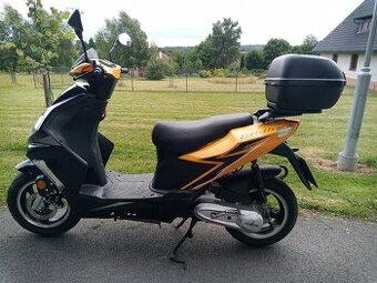 Svižný skútr 2T 3,3 kW 50 ccm