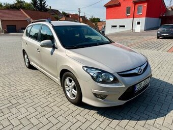 Hyundai I30 Combi 1.6 CRDI 85kw / 2010 / Koupeno nové v ČR