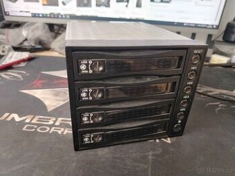 Rámeček na 4x HDD SATA