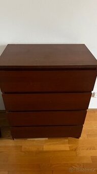 Komoda se supliky