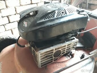 Motor Briggs Stratton sekačka