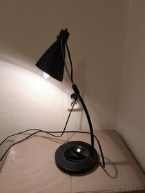 malá stolní lampička