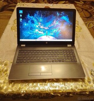 Jako nový, bez škrábanečku, rychlý díky velké paměti, komple