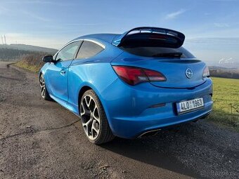 Opel Astra GTC OPC – 206 kW – 2013 – pouze 39 900 km