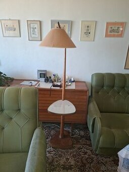stojací lampa
