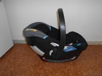 Dětská autosedačka-vajíčko. Slušný stav.