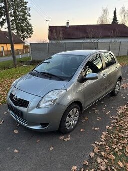 Toyota Yaris - 1.3 VVT-i 64 kW, 5-ti dveřový, klima