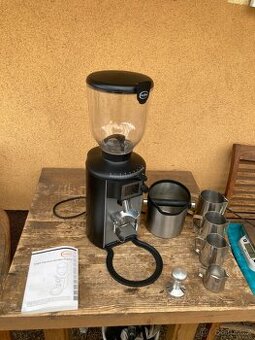 Mlýnek na kávu Anfim Pratica AE 65 2.4 B - profi