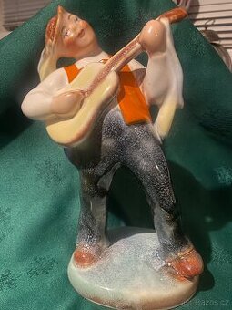 Porcelánová soška kytaristy. Ditmar Urbach