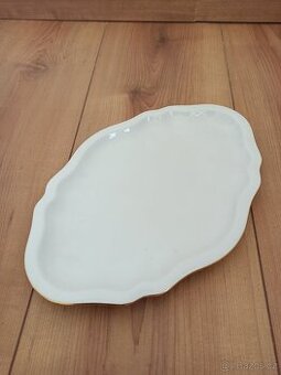 Retro tác Bohemia, Antoinette