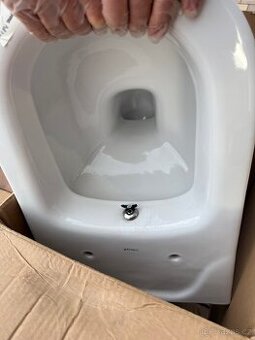 Závěsné wc creavit