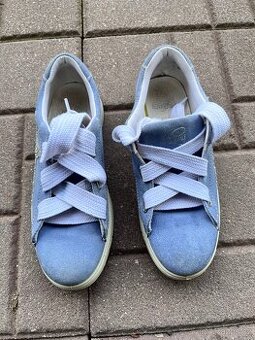 Dívčí boty Primigi.