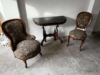 Velmi starý nábytek