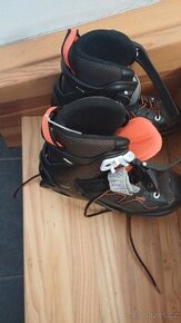 Oxelo rostouci brusle 32-35