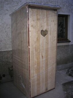 wc kadibudka s palubkama kovová 10500Kč možnost dopravy