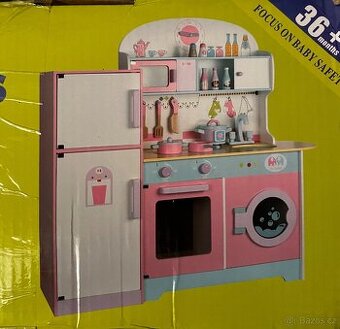 Detska kuchinka nova zabalena