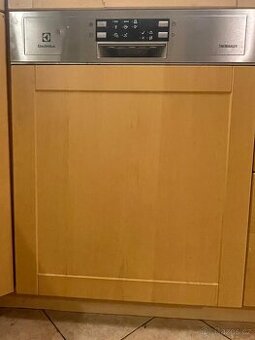 Myčka vestavná s panelem Electrolux ESI9500LOX