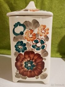 Uzavíratelná nádoba keramika. Poland