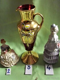 Karafa z Benátek a sošky.