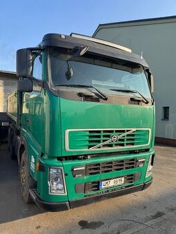 Volvo sklapec 6x4