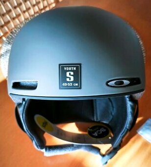 Oakley MOD1 Youth Dark Brush lyžařská přilba